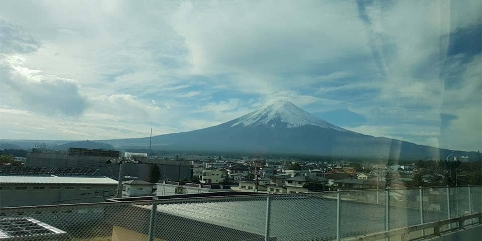 gunung fuji dari bus.